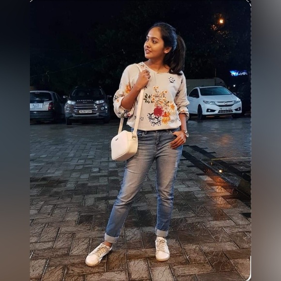 ALFRED DUNNER | Tan Short Sleeve Tee with Floral Embroidery - Picture 12 of 13